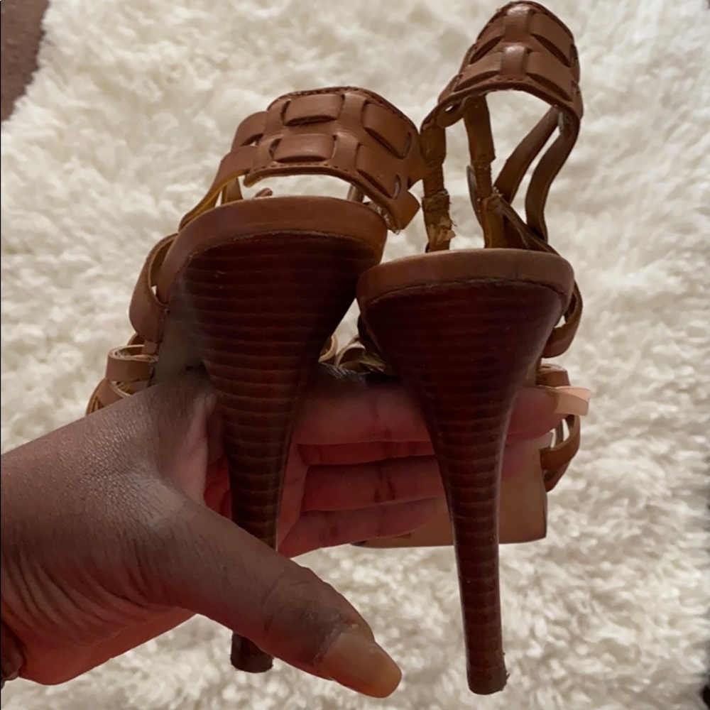 heels - Picture 3 of 6